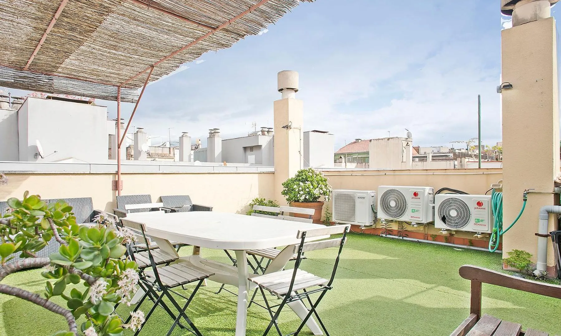 Appartamento Heaven With A Garden At Las Ramblas Barcellona